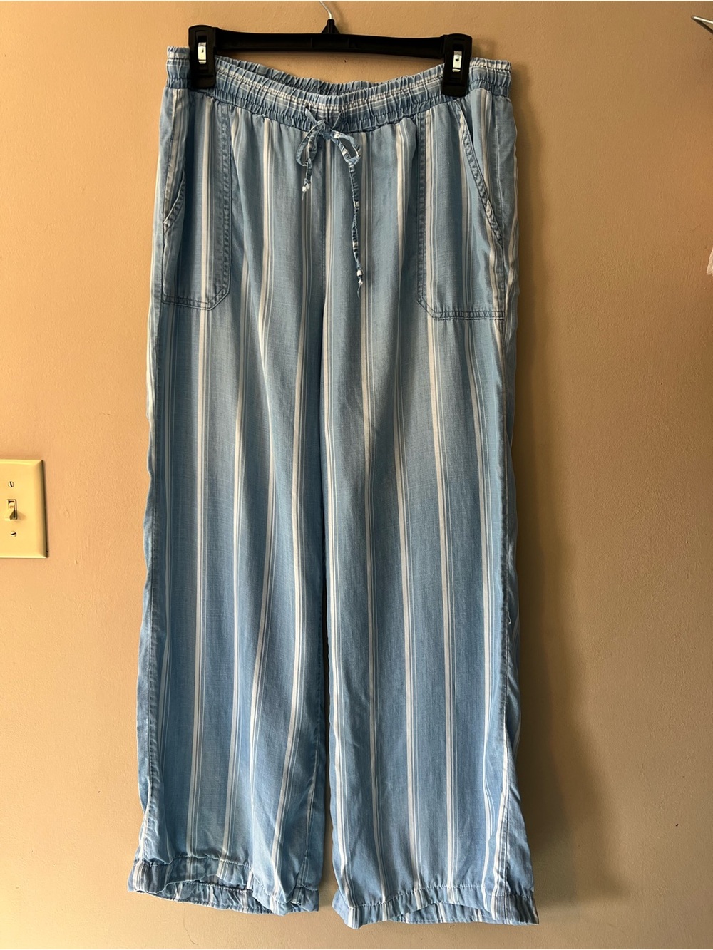 Standard Grace sz M elastic waist with draw string chambray white stripe pants.